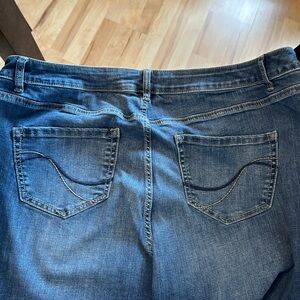 Women’s mid rise boot cut jeans size 20 short